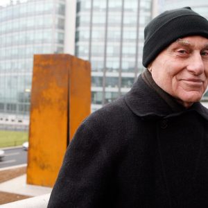 Renowned ‘Iron Poet’ Sculptor Richard Serra Passes Away at Age 85