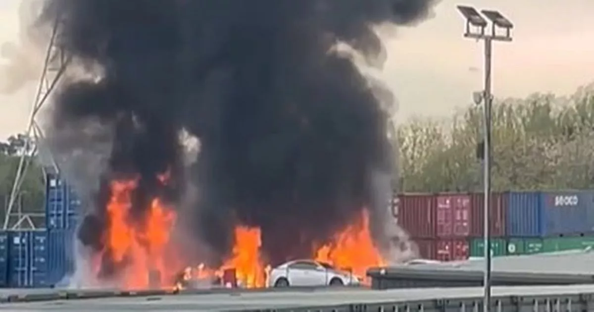 Massive Fire Engulfs Cumbernauld Industrial Estate, Sets Three Articulated Lorries Ablaze
